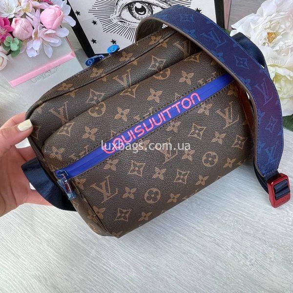 Модная сумка Louis Vuitton Messenger.